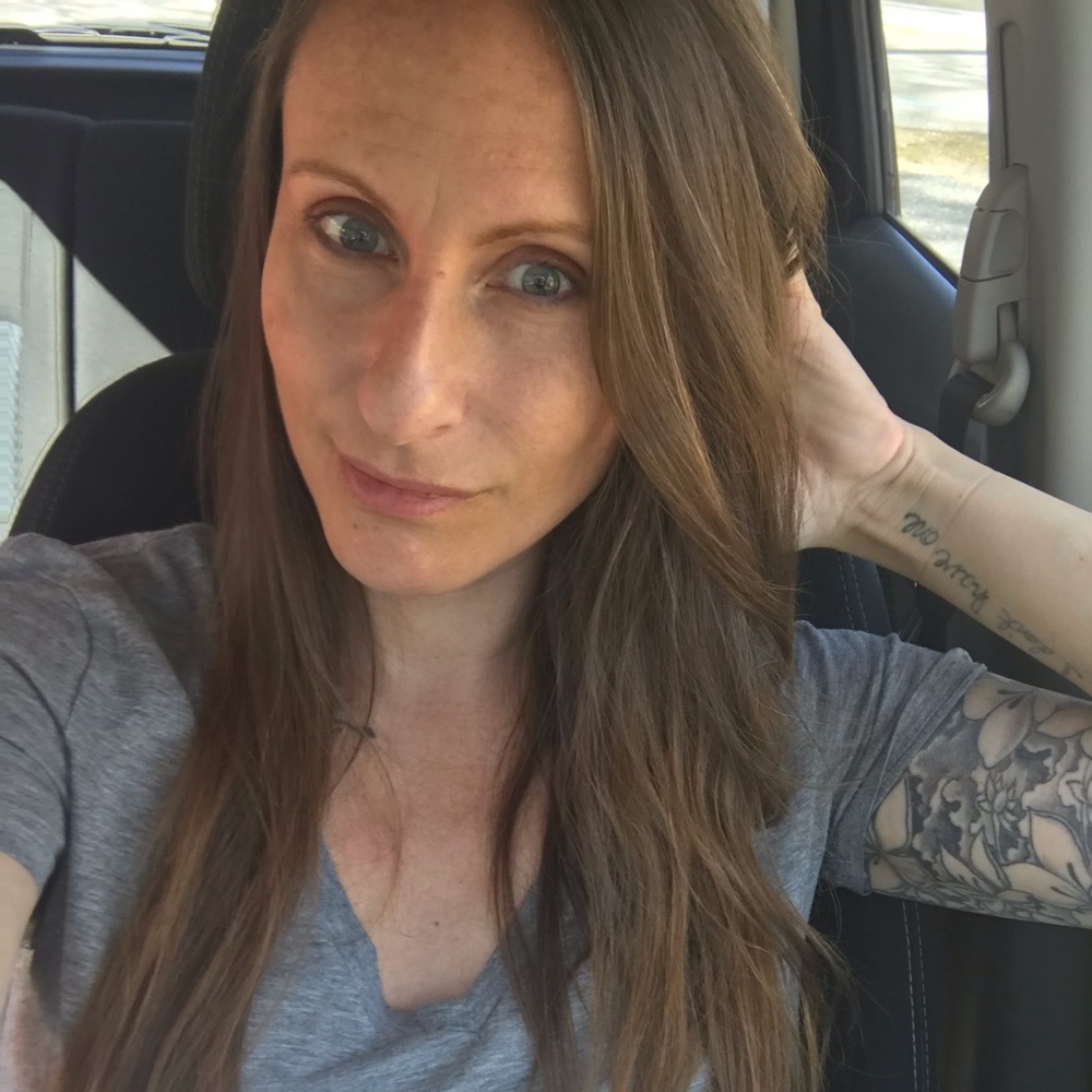 Meet your Posher, Dee dee